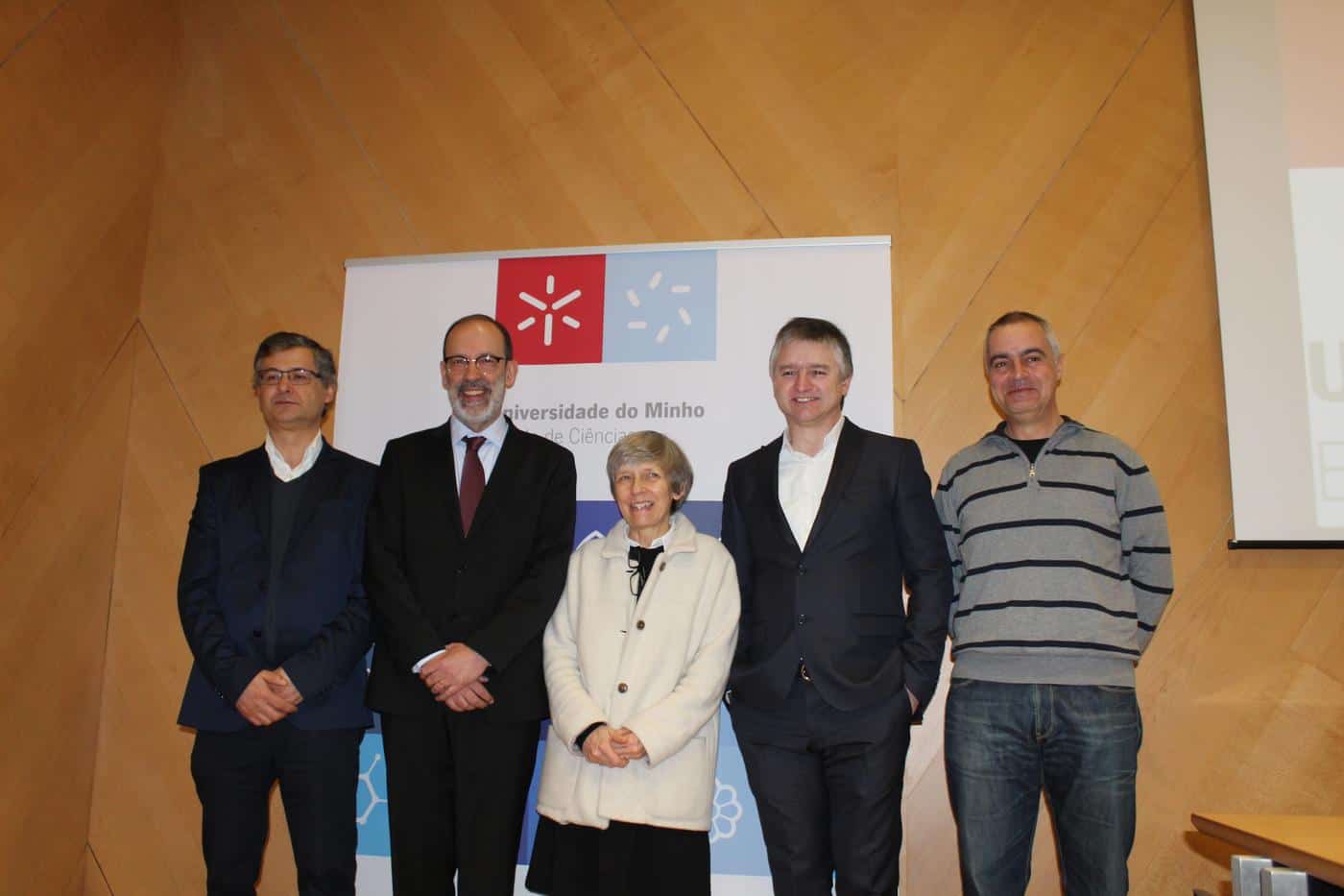 Dificuldades da ECUM no centro da tomada de posse