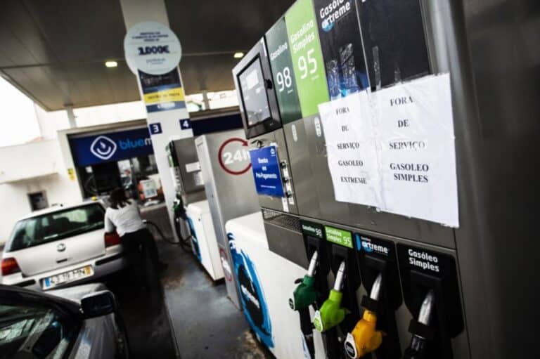 Ministro aconselha portugueses a abastecerem viaturas