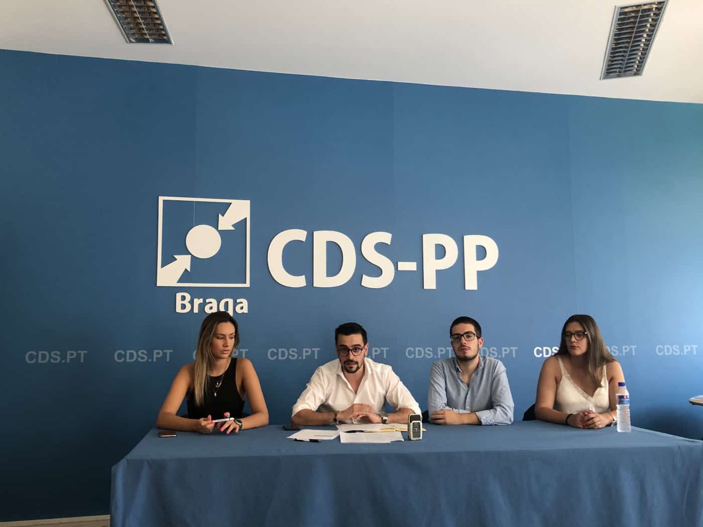 JP acusa Governo de "não cumprir promessa" no alojamento universitário