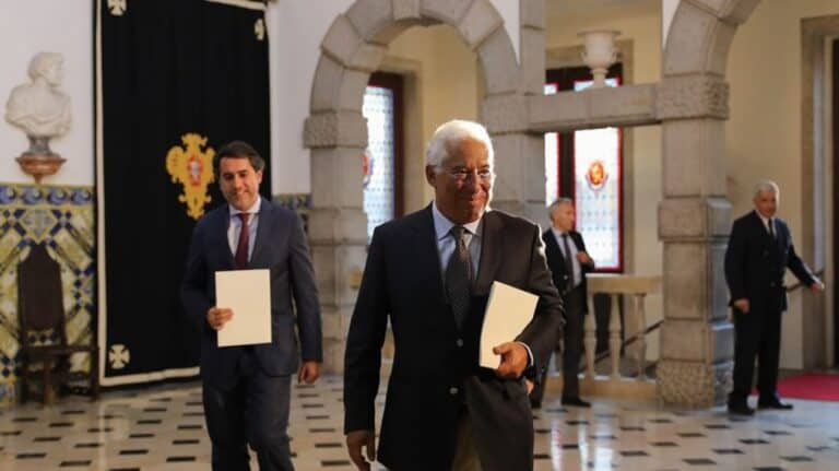 Siza Veira passa a número dois num Governo com cinco novos ministros