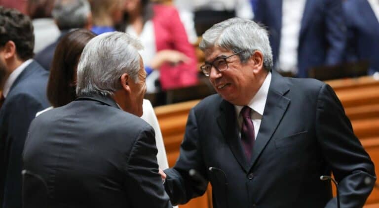 Ferro Rodrigues reeleito Presidente da Assembleia da República