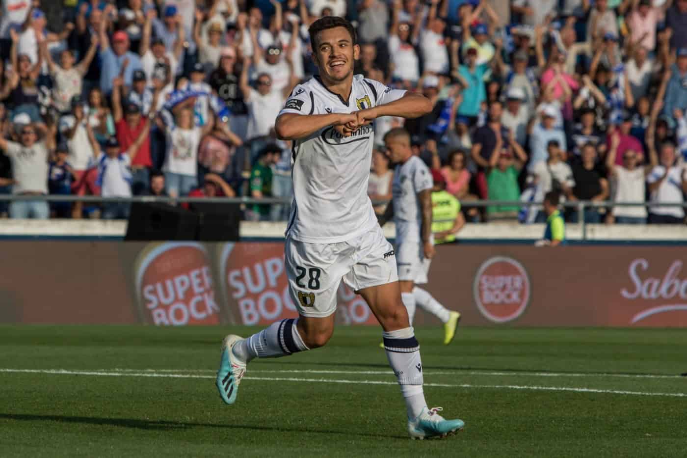 Famalicão recebe Santa Clara na tarde de domingo