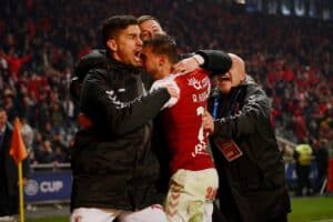 Horta planta semente em casa que dá o segundo fruto para o SC Braga