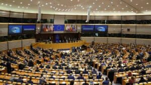 Brexit. Parlamento Europeu aprova saída do Reino Unido