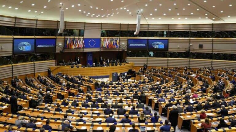 Brexit. Parlamento Europeu aprova saída do Reino Unido