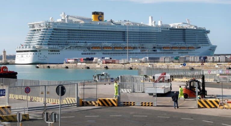 Coronavírus. 6 mil pessoas a bordo de cruzeiro impedidas de desembarcar