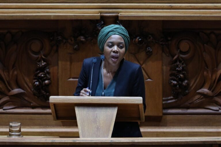 Joacine Katar Moreira passou ao estatuto de deputada não inscrita