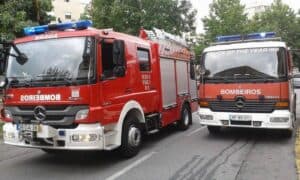 Trânsito caótico em Braga. Limpeza de óleo na estrada dura há várias horas