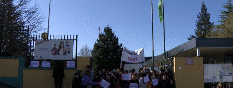Escola de Famalicão volta aos protesto contra instalação de antena 5G