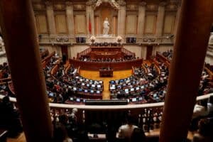 Despenalização da eutanásia aprovada no Parlamento