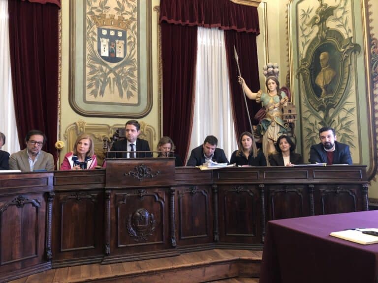 Confiança. PS e CDU falam em “ultimato aos investidores”