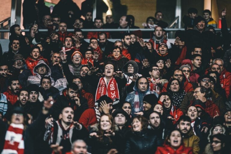 LIGA EUROPA. Estudantes com entrada gratuita no jogo SCB - Rangers