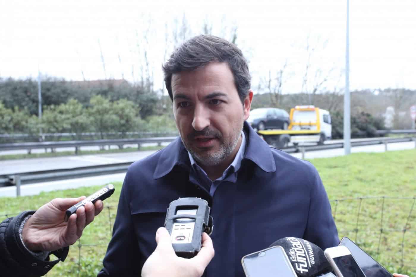 "Enquanto se discutem anúncios, a taxa de desemprego aumenta"&nbsp;