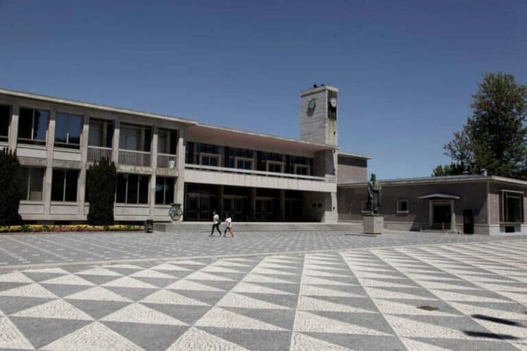 Câmara de Famalicão encerra equipamentos públicos