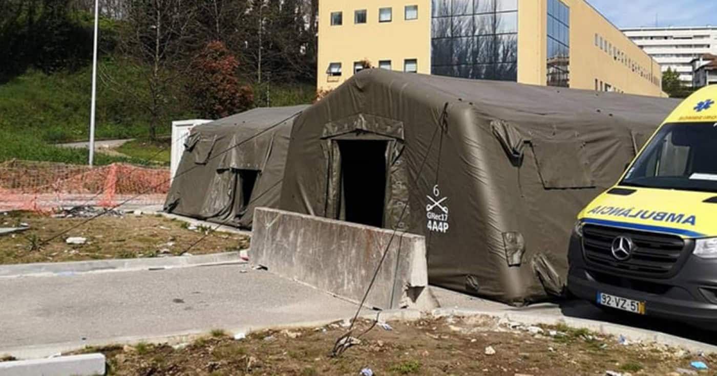 Tendas hospitalares das forças armadas no Hospital de Guimarães
