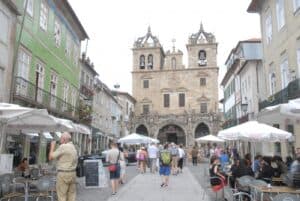 Covid-19. Isenção da taxa da água e saneamento como incentivo para fechar serviços 