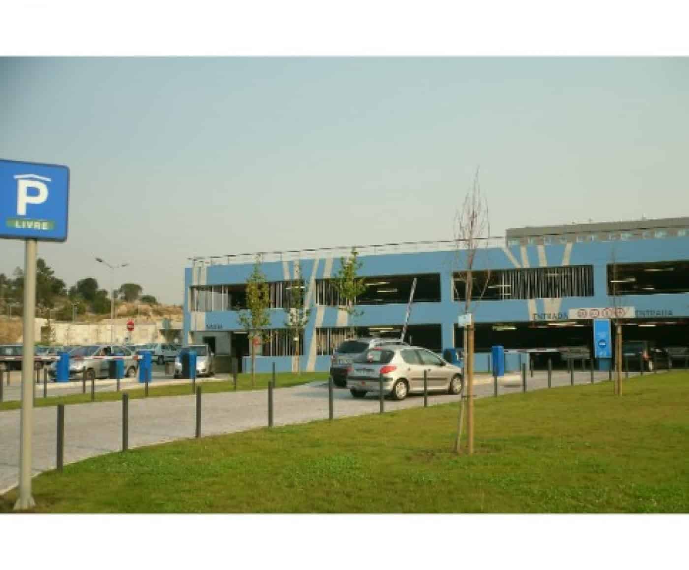 Acesso livre aos parques de estacionamento exteriores do Hosp. Braga