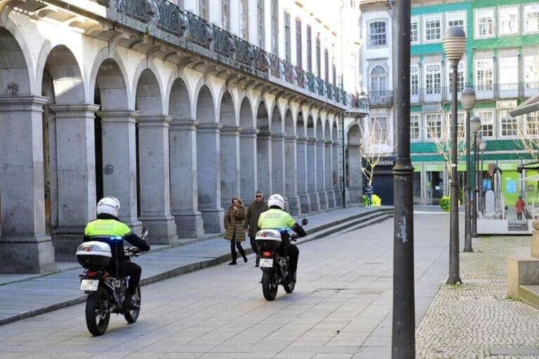 Covid-19. Rio defende medidas mais duras para diminuir circulação na via pública