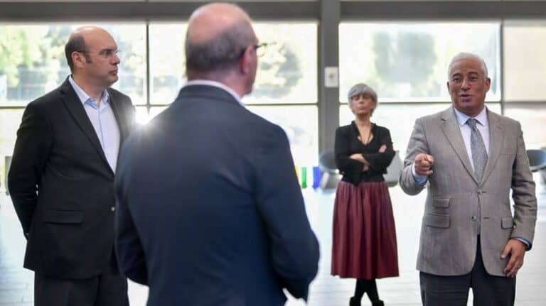 COVID-19. Governo aposta na produção nacional de material necessário