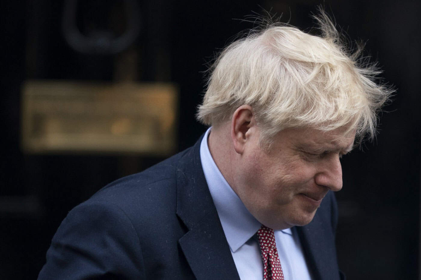Boris Johnson internado no hospital devido aos sintomas "persistentes"