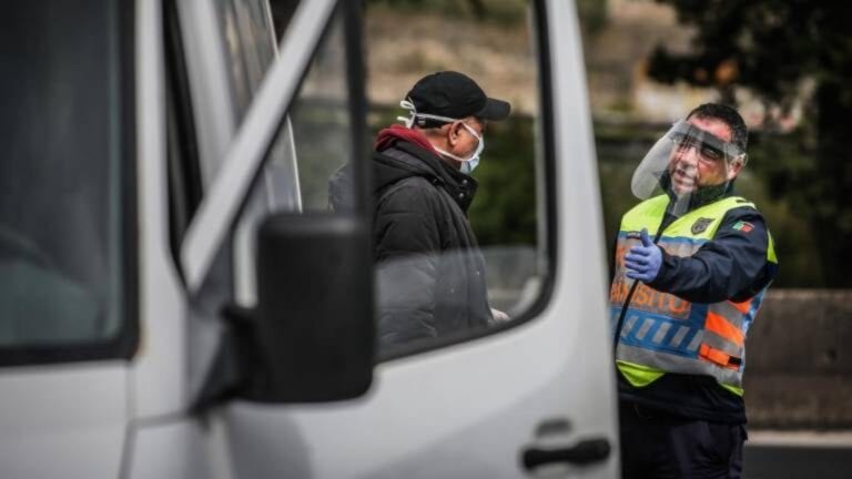 Detidas 74 pessoas por crime de desobediência