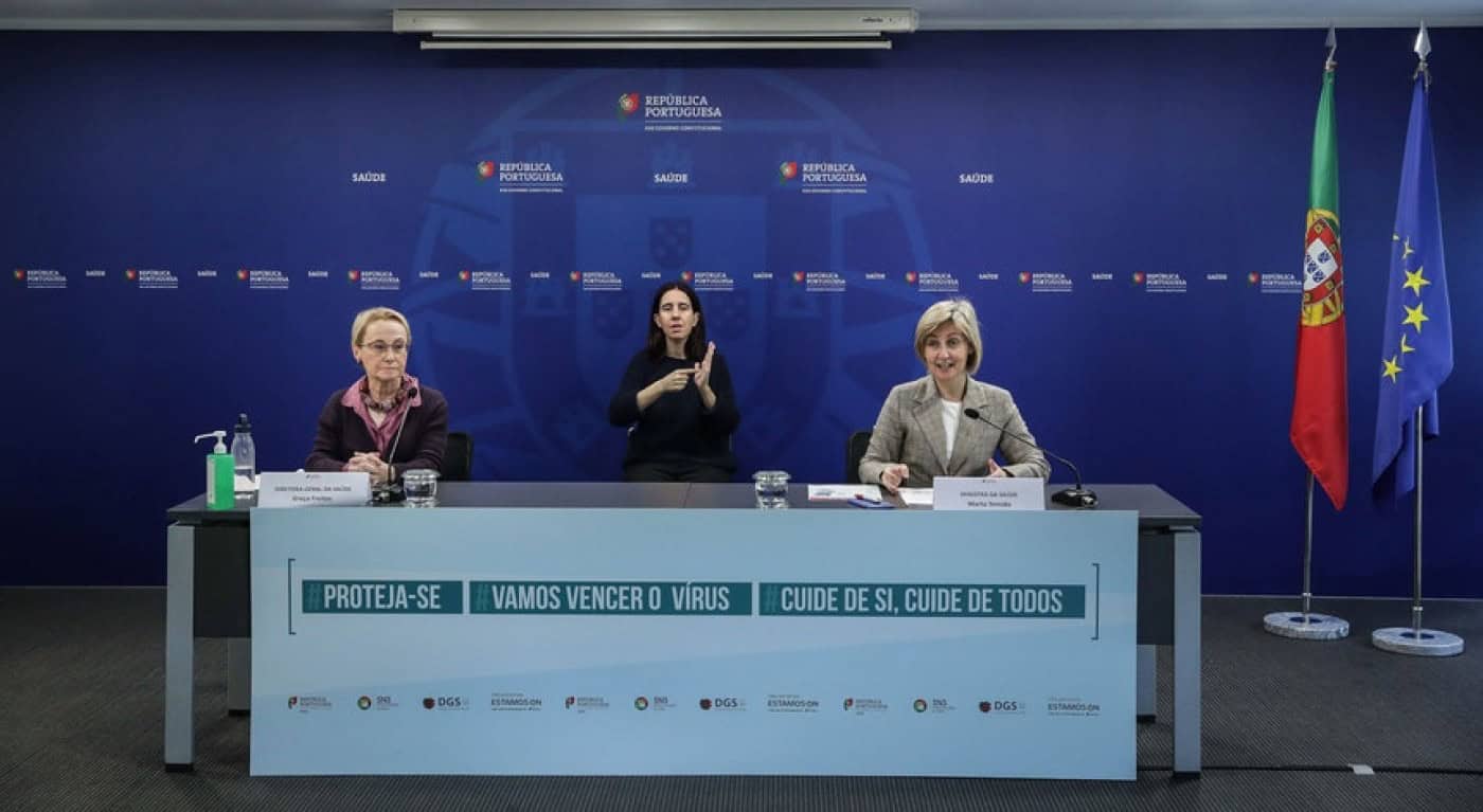 DGS recomenda utilização de máscaras em espaços fechados