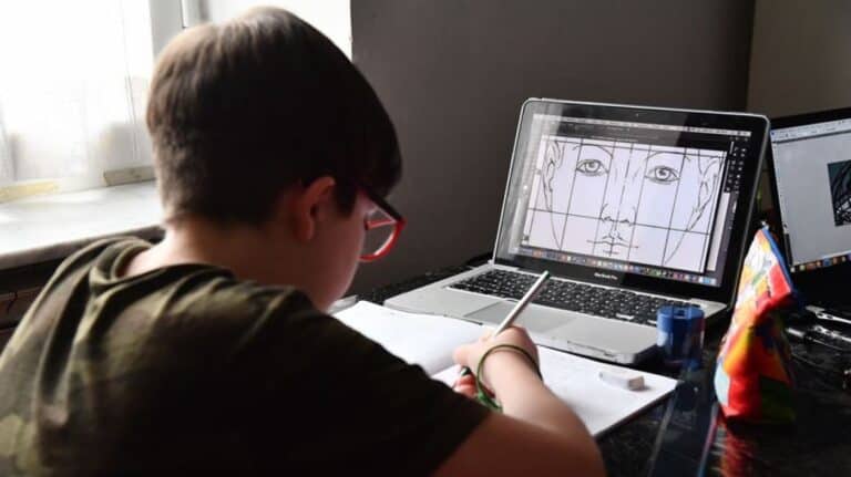 Arranca hoje 3.º período lectivo com aulas à distância