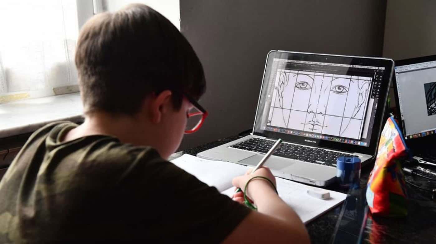 Arranca hoje 3.º período lectivo com aulas à distância