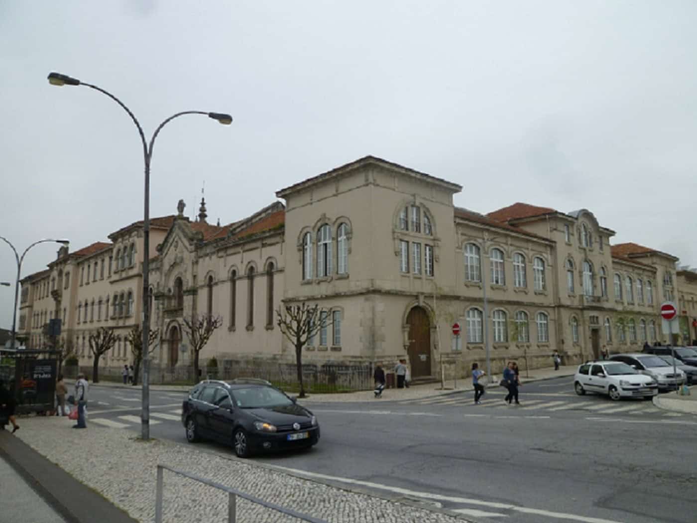 Caso de covid-19 no Lar Conde de Agrolongo leva sapadores a desinfecção