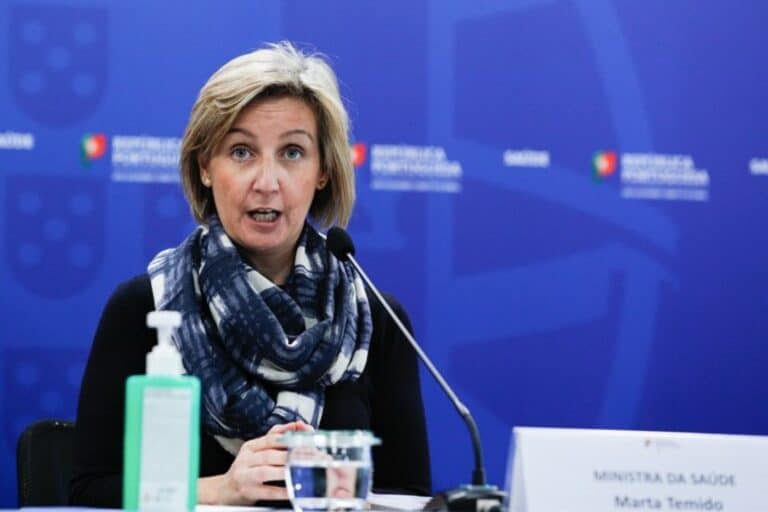 “Não existe contradição” entre celebrar 25 de Abril e 1.º de Maio e o confinamento