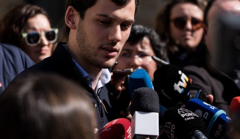 AAUM pede época especial para todos e mais tolerância dos professores