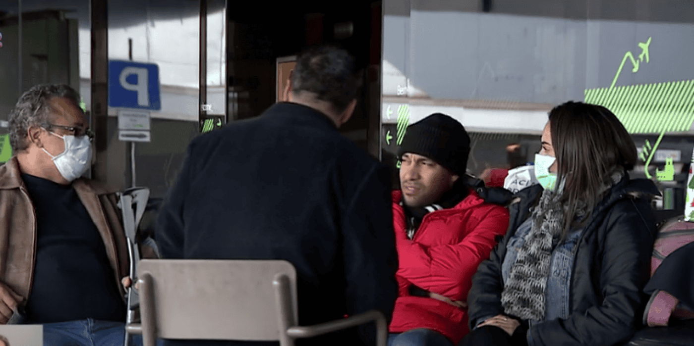 Dezenas de brasileiros à espera de voo de regresso para casa já não têm dinheiro