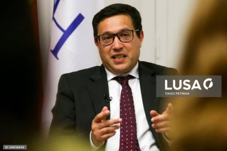 Governo não está “totalmente consciente” da nova realidade na saúde