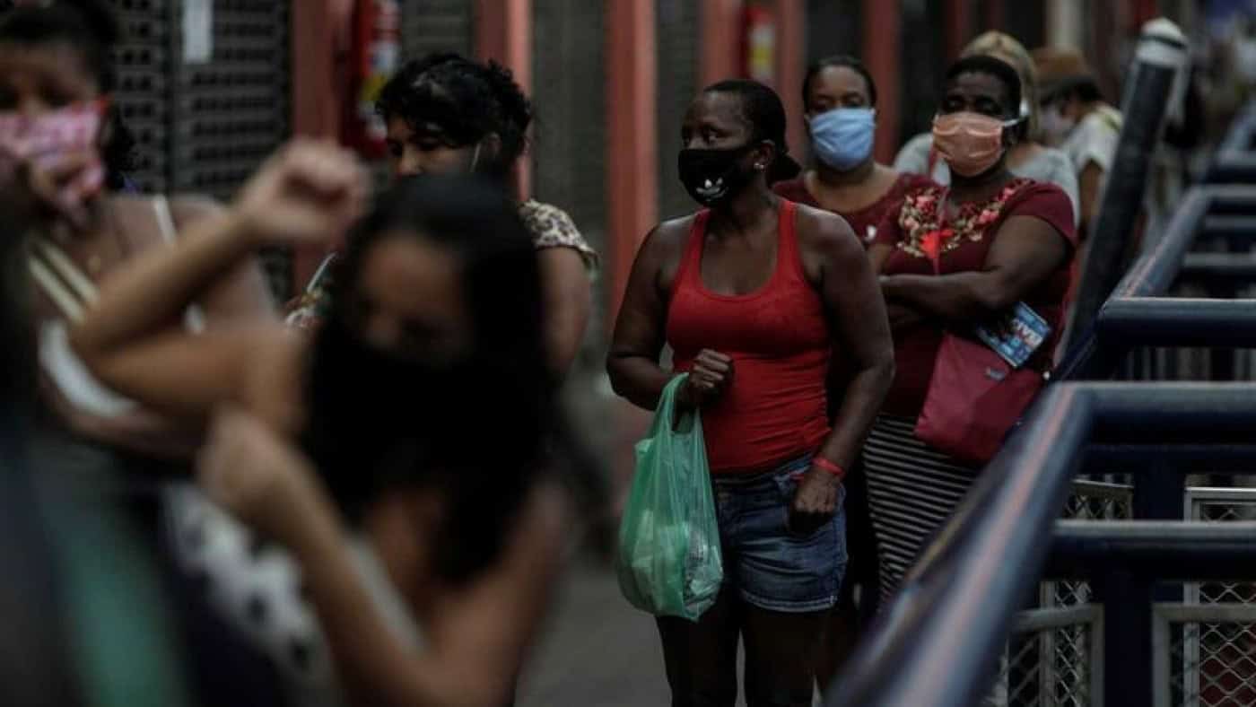 Brasil ultrapassa barreira das 800 mortes diárias por Covid-19