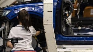 Portugal e 11 países da UE pedem medidas urgentes para setor automóvel