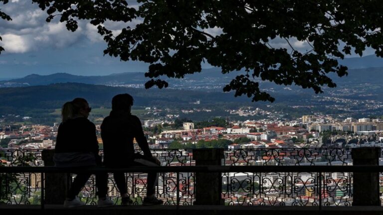 Segundo dia consecutivo com mais de 50 novos casos no distrito de Braga