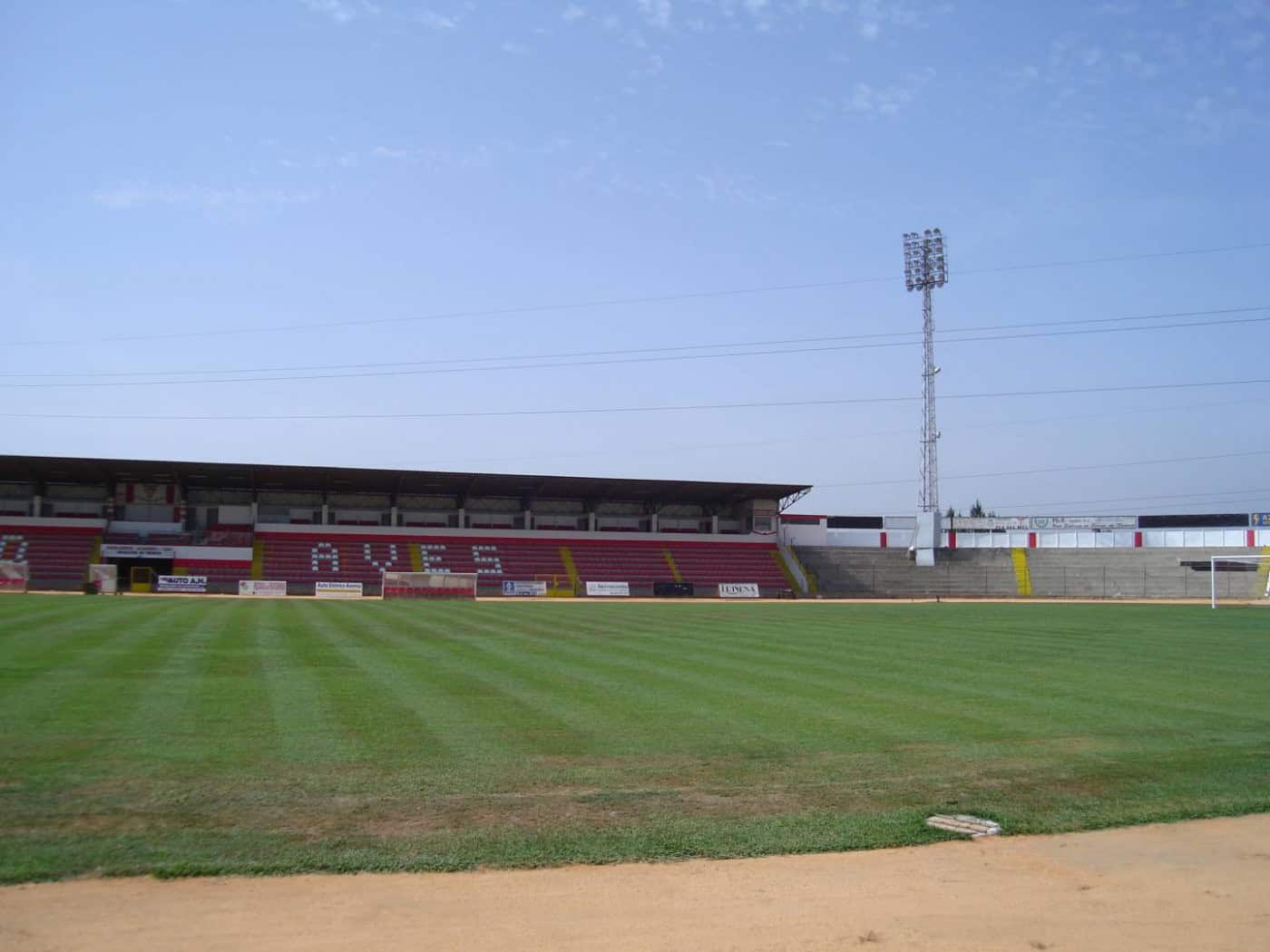 Estádios do Aves e Rio Ave podem ser utilizados&nbsp;na retoma da Liga NOS