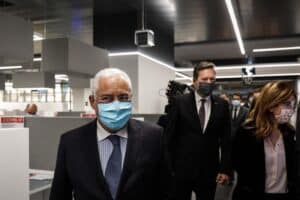 Costa afirma que 'lay-off' vai continuar mas irá evoluindo para novo modelo