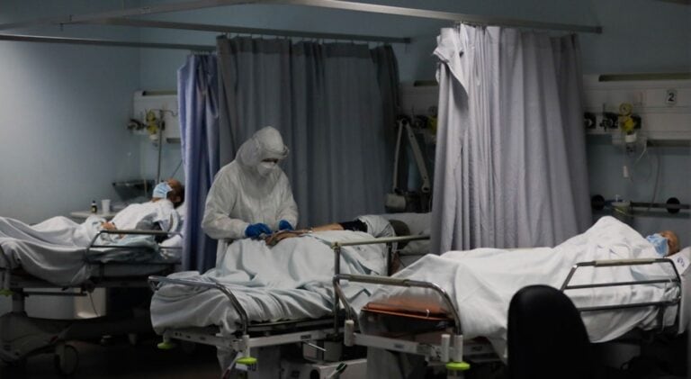 Doentes graves nos cuidados intensivos triplicavam sem confinamento