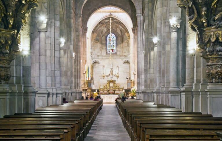 DGS alerta para “risco aumentado” de propagação do vírus nos cultos religiosos