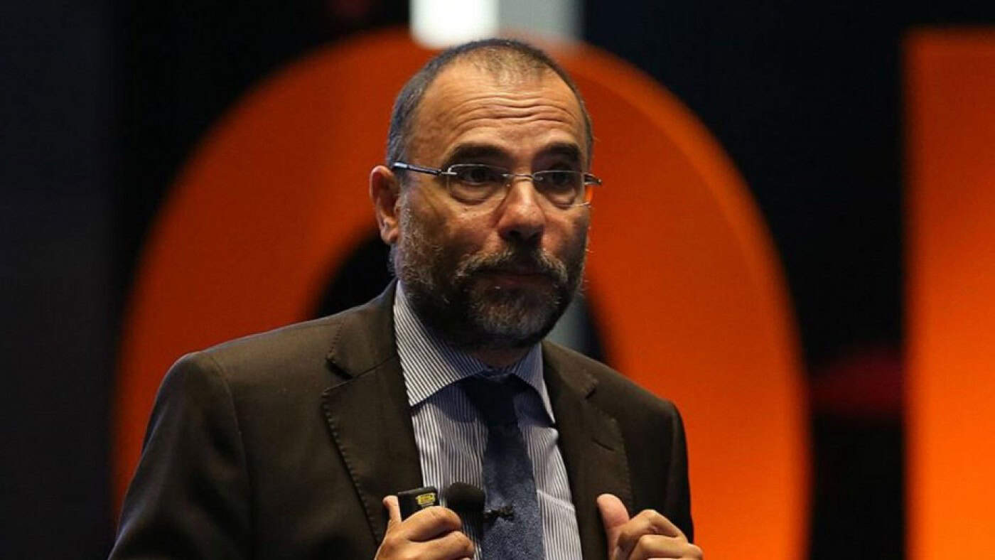 Futebol. "Acho que a vontade de exercer a profissão vai suplantar tudo"