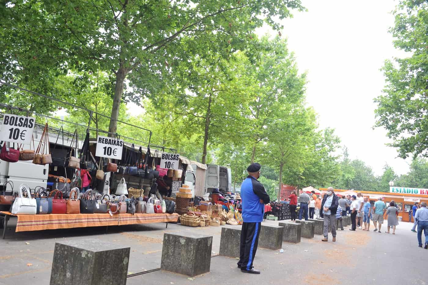 Rio acusa vendedores de vestuário e calçado de acção ilegal na Feira dos Passarinhos