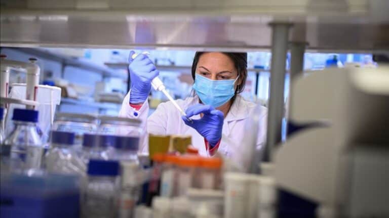 Rússia anuncia início de ensaios clínicos de uma vacina contra o vírus