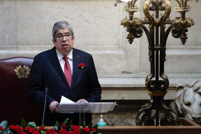 Ferro evoca 45 anos da primeira sessão da Assembleia Constituinte