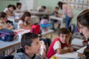 Segregação escolar de crianças ciganas ainda elevada em alguns países da UE - relatório