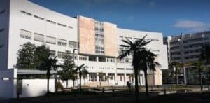 Parede do Tribunal de Braga grafitada com a frase "Fim da imunidade machista"