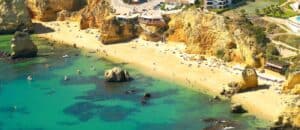 Governo desaconselha aos portugueses férias fora da Europa