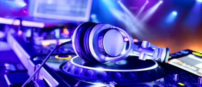 Empresários manifestam-se pela reabertura de bares e discotecas