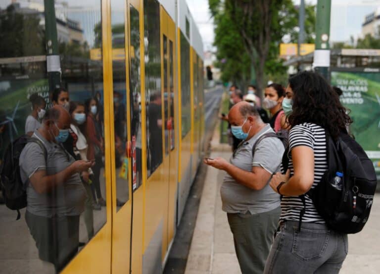 Mais 6 mortes e 323 novos casos de Covid-19 em Portugal