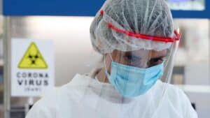 Novas provas. OMS admite transmissão do vírus pelo ar e pede que se evitem espaços fechados 